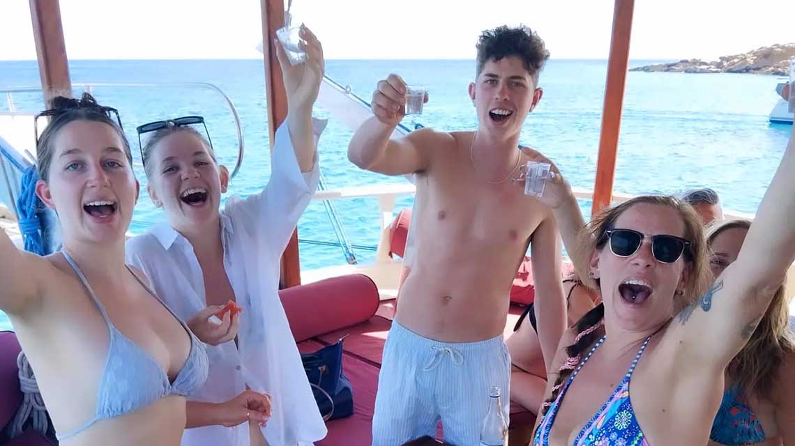 happy people private cruising